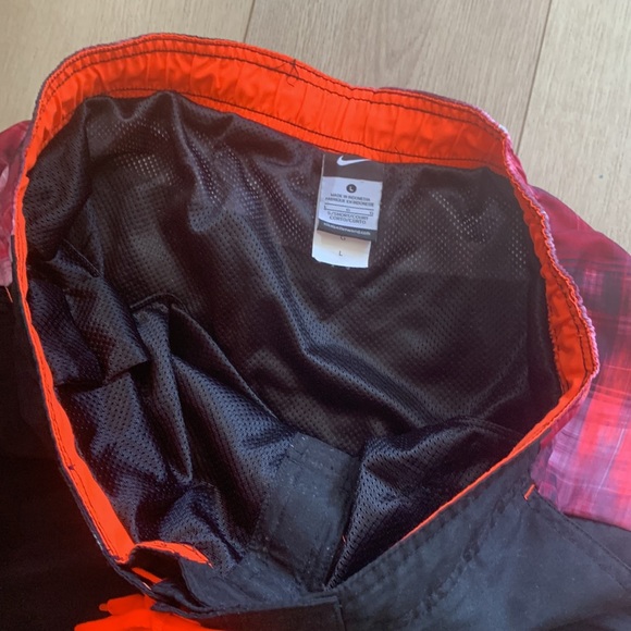 Nike- men’s size large swim trunks Black orange and plaid like new condi… - Picture 5 of 11